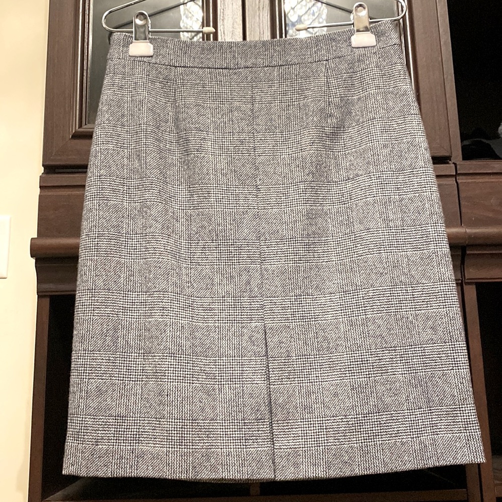 BROOKS BROTHERS, size 4, 100% wool plaid lined GREY